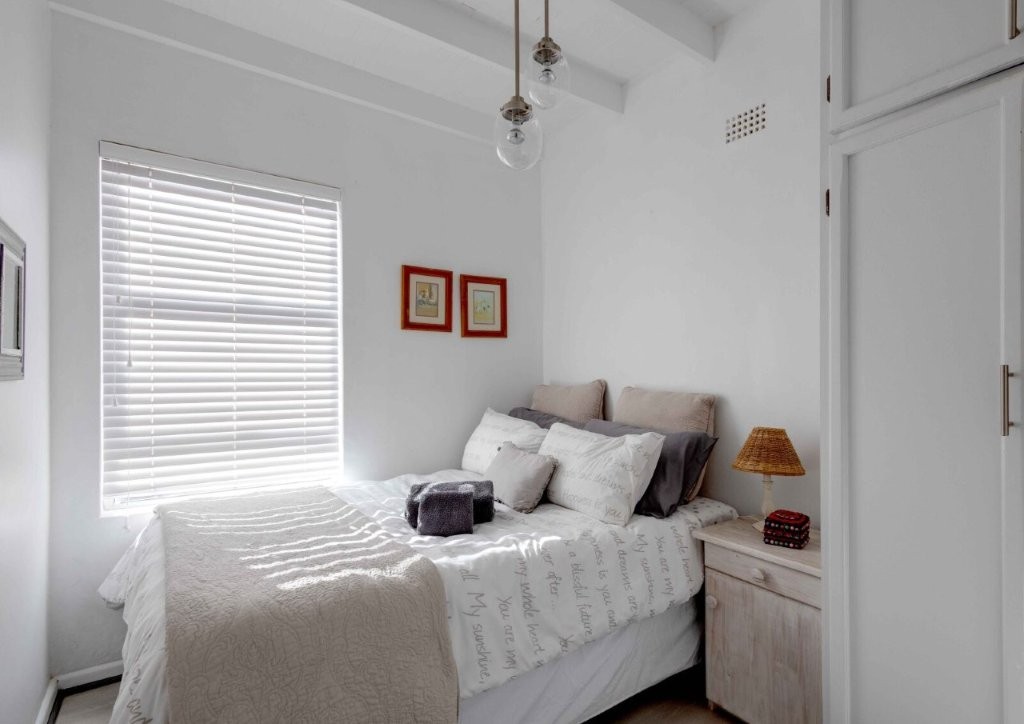 Corner Delight at Onrust Beach thumbnail 3